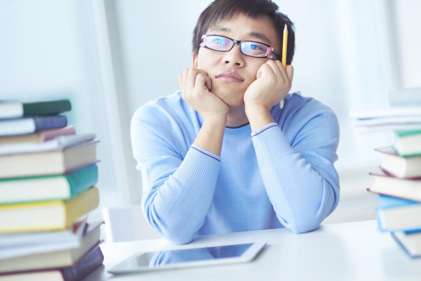 Consultation financière professionnelle avec graphiques d'analyse